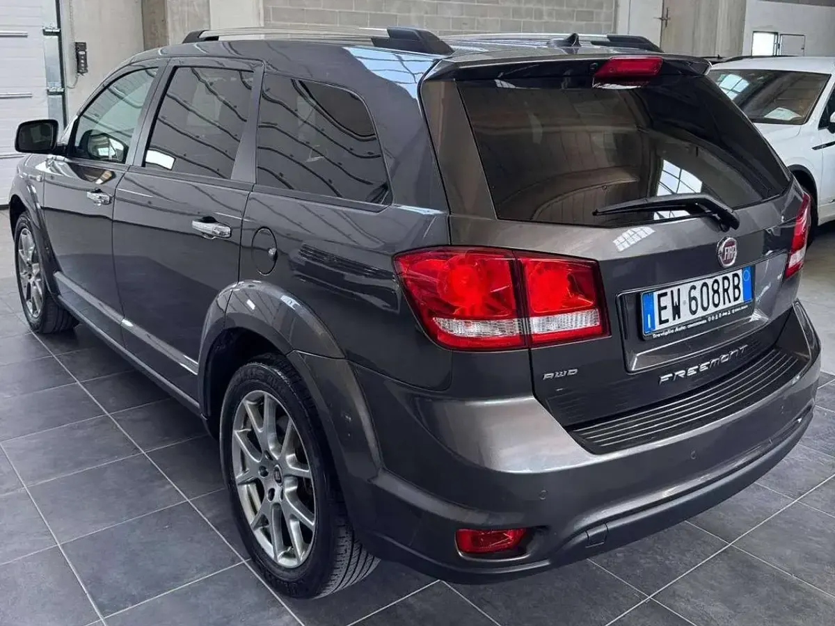 Usata Fiat Freemont Lounge 170 CV (125 kW) 2014 Grigio SUV
