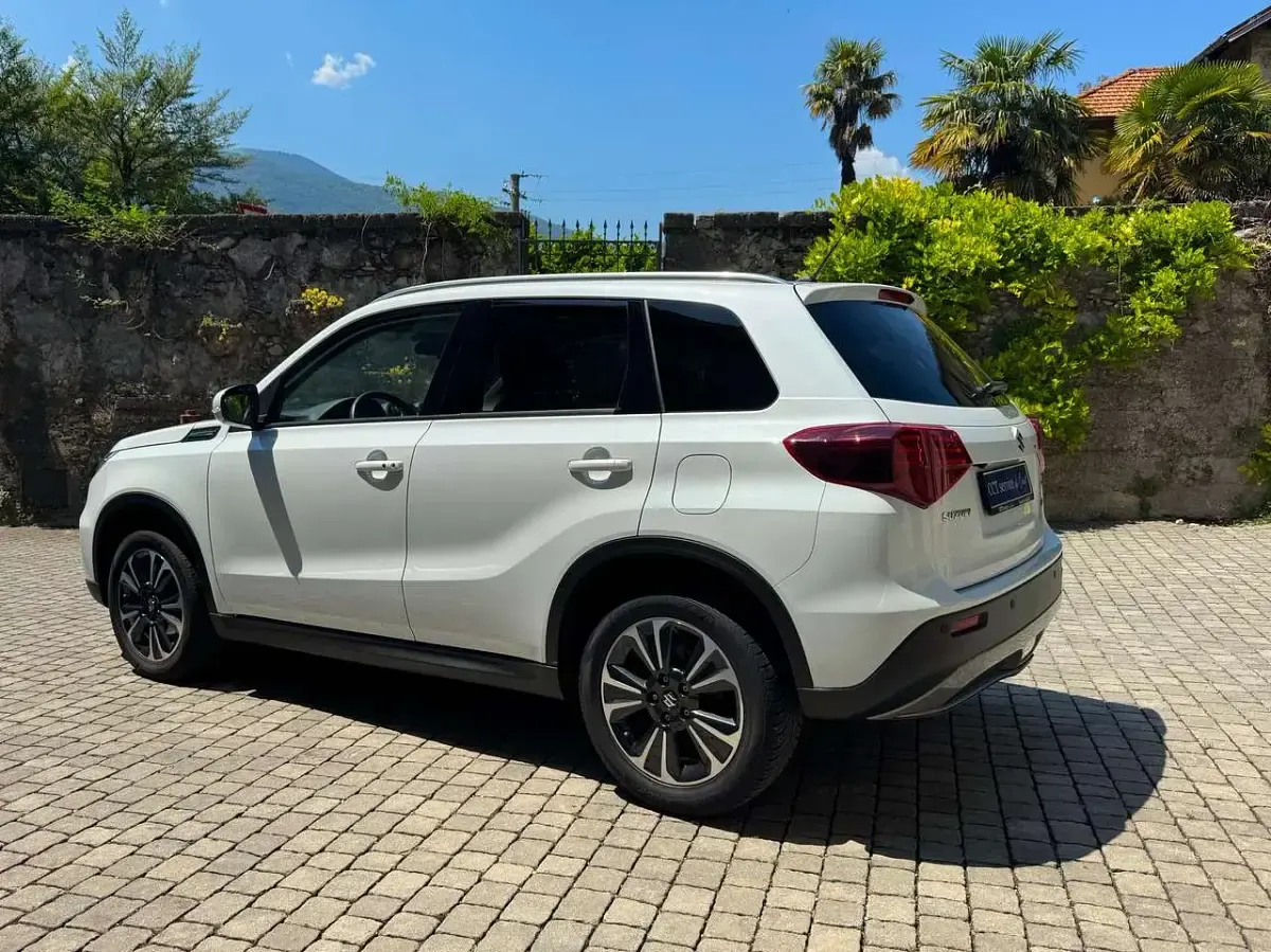 Usata Suzuki Vitara 129 CV (94 kW) 2023 Bianco SUV