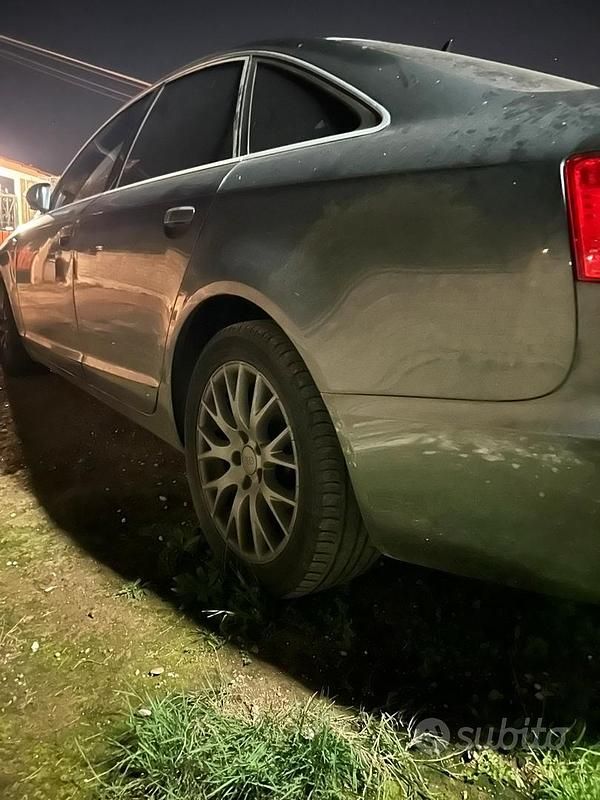 Grigio Usata 2007 Audi A6 Tre volumi | 1800 € (Super prezzo) - Immagine 1/4