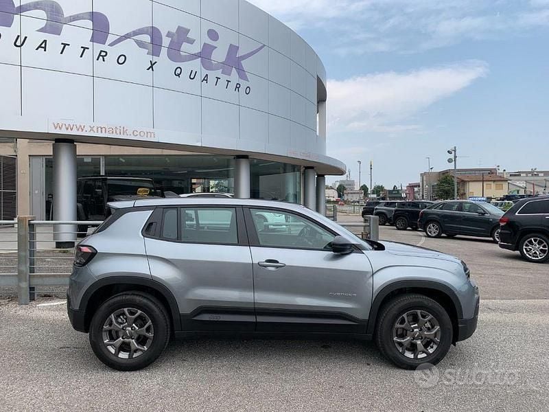 Usata Jeep Avenger Longitude 101 CV (74 kW) 2024 Grigio metallizzato SUV