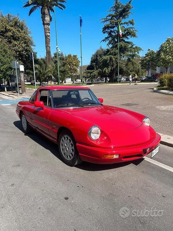 Usata Alfa Romeo 2000 117 CV (86 kW) 1993 Rosso Cabrio