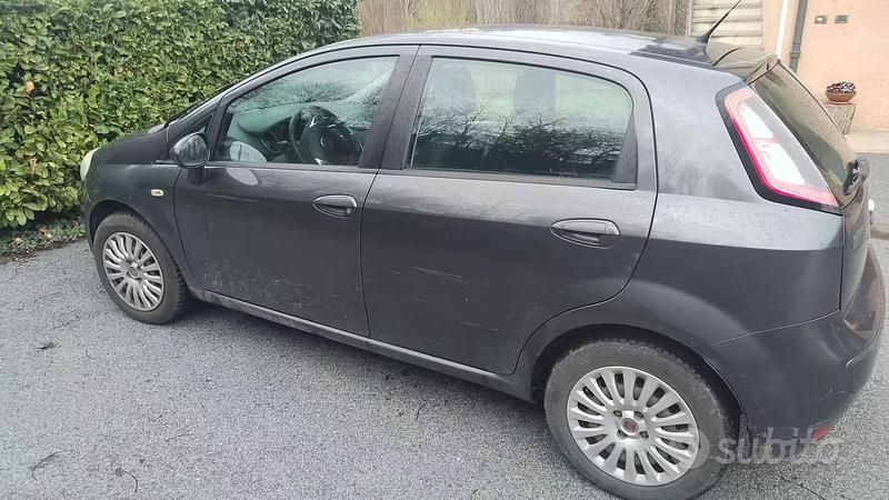 Usata Fiat Grande Punto Dynamic 90 CV (66 kW) 2010 Nero Utilitaria