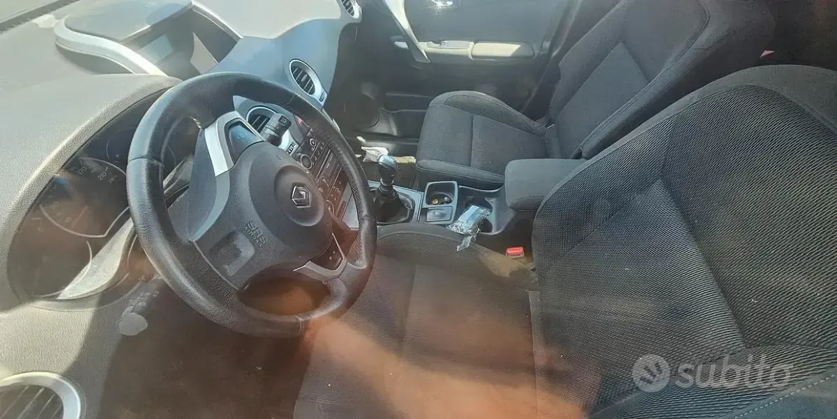 Usata Renault Koleos 150 CV (110 kW) 2009 Grigio SUV
