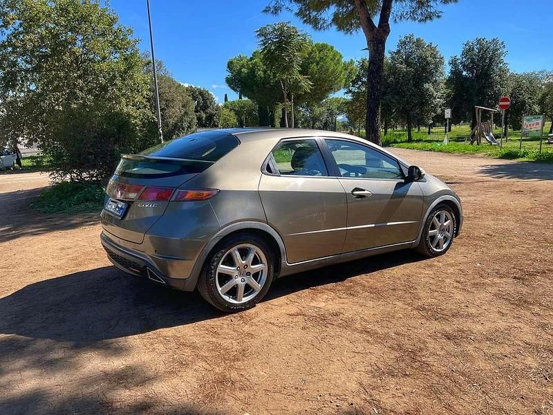 Usata Honda Civic Elegance 140 CV (102 kW) 2009 Bronzo Berlina