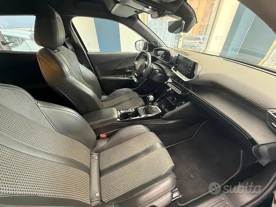 Usata Peugeot 2008 GT 130 CV (95 kW) 2023 Nero SUV