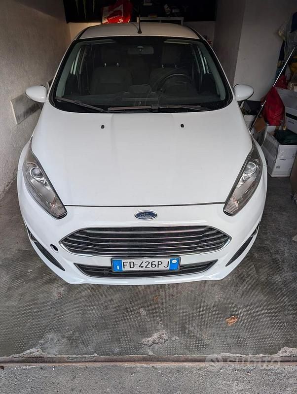Usata Ford Fiesta 80 CV (58 kW) 2015 Bianco Berlina