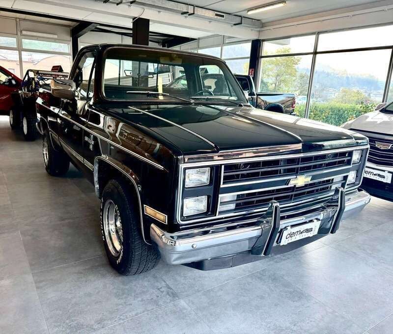 Nero Usata 1985 Chevrolet Silverado SUV | 23.500 € - Immagine 1/4
