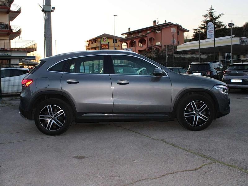 Usata Mercedes GLA250 160 CV (117 kW) 2022 Argento SUV