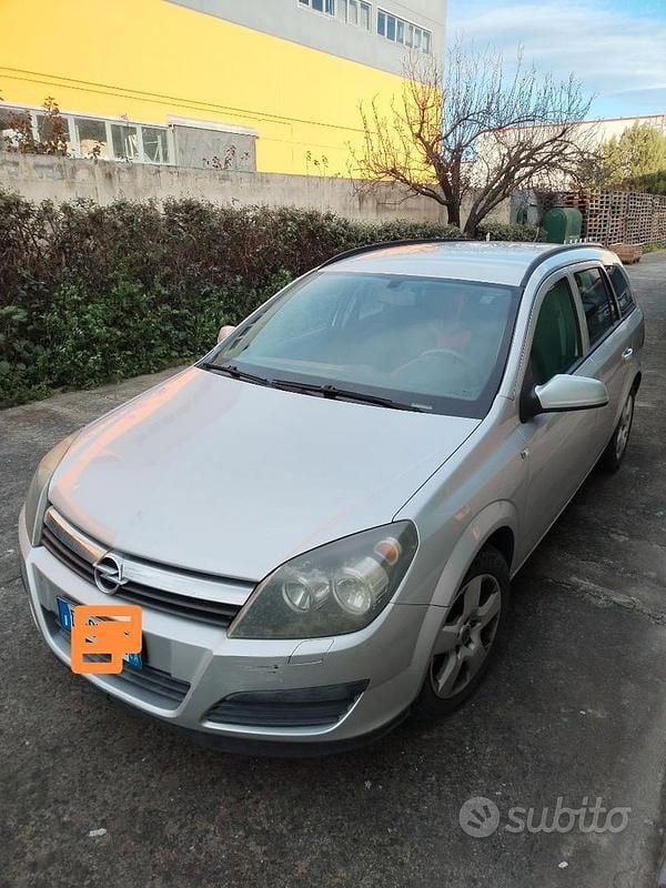 Usata Opel Astra 110 CV (80 kW) 2006 Grigio Station wagon