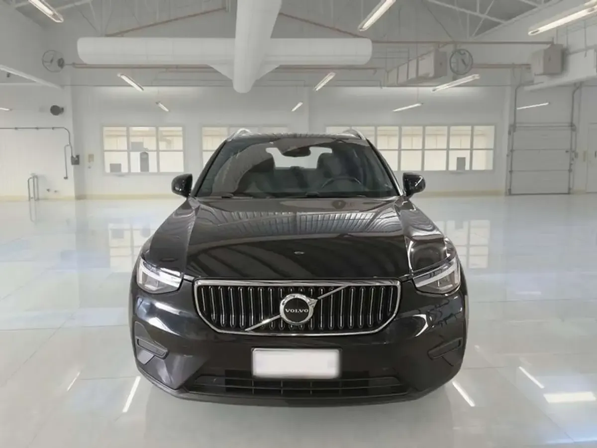 Usata Volvo XC40 Core 179 CV (131 kW) 2023 Nero SUV