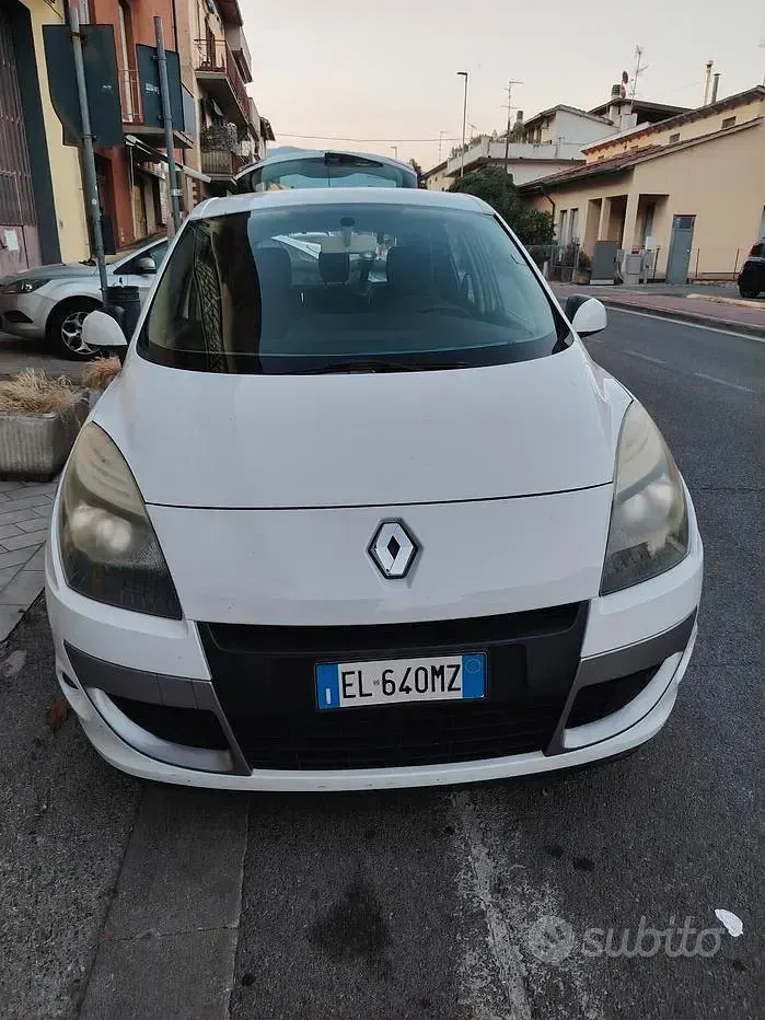 Usata Renault Scénic III 110 CV (80 kW) 2011 Bianco Monovolume