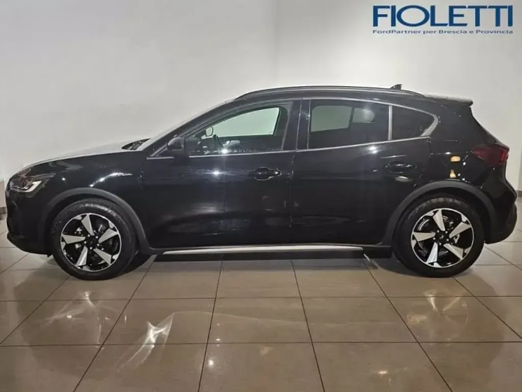 Usata Ford Focus Active 125 CV (91 kW) 2023 Nero Berlina