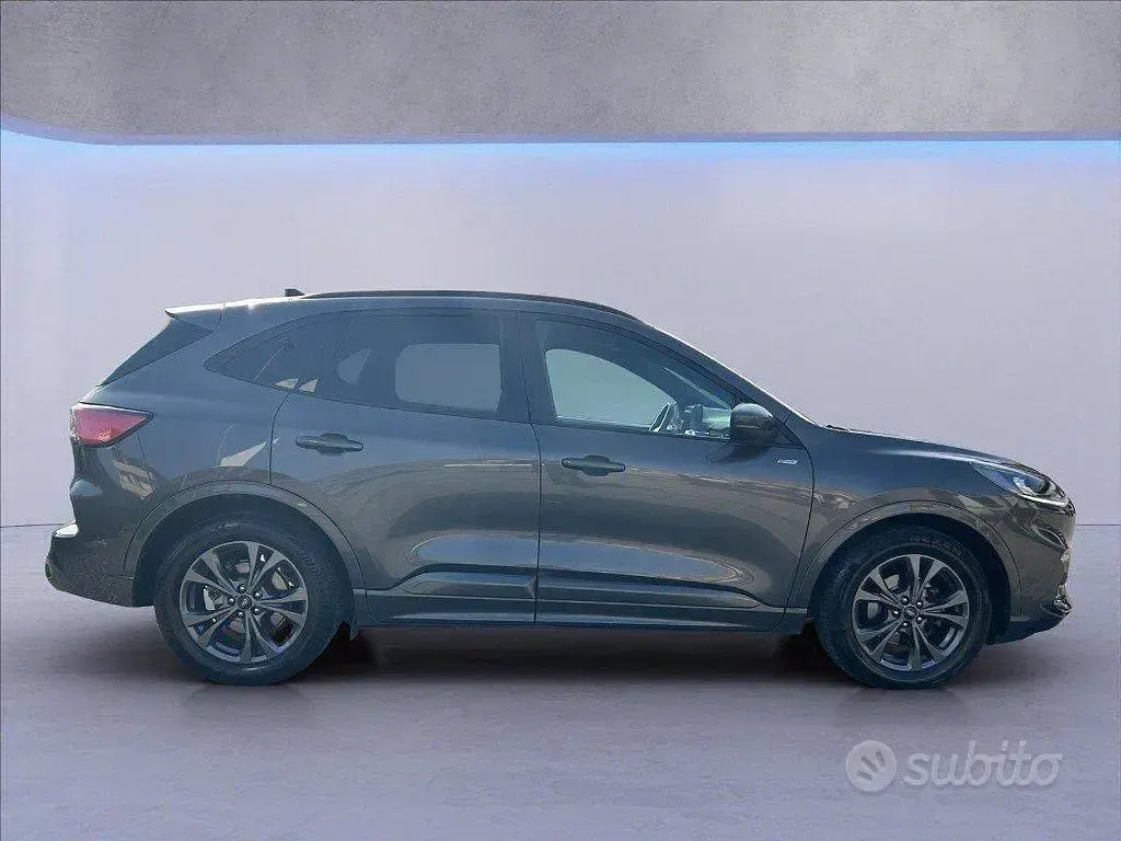 Usata Ford Kuga ST-Line 120 CV (88 kW) 2022 Grigio SUV