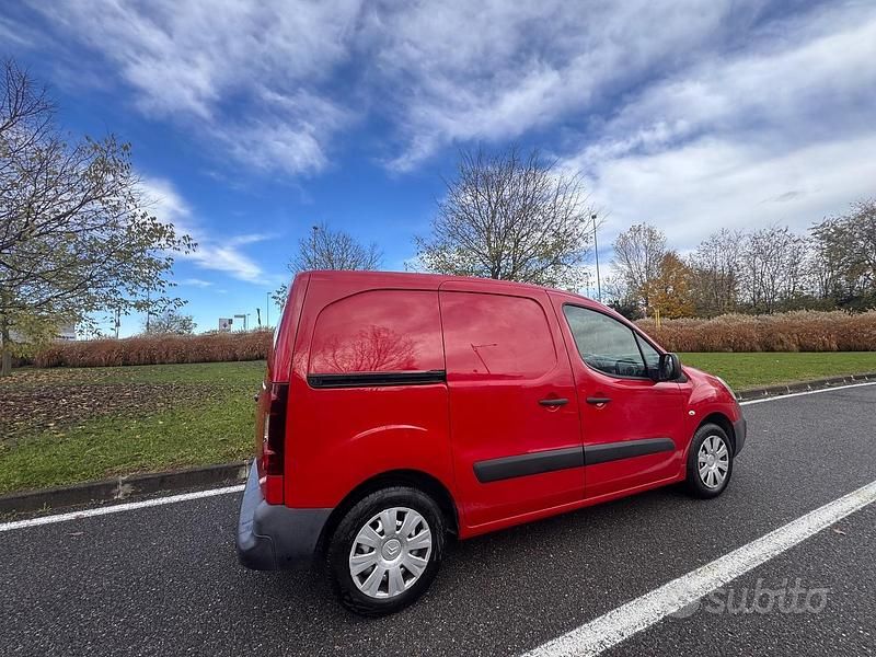 Usata Citroën Berlingo Feel 102 CV (75 kW) 2018 Rosso Monovolume