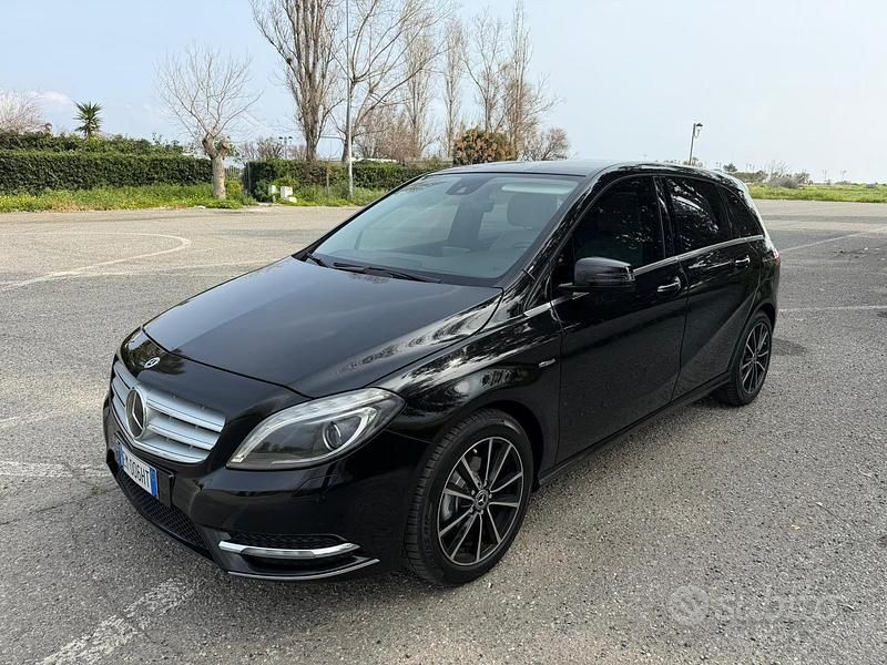 Usata Mercedes B180 Premium 109 CV (80 kW) 2012 Nero Utilitaria