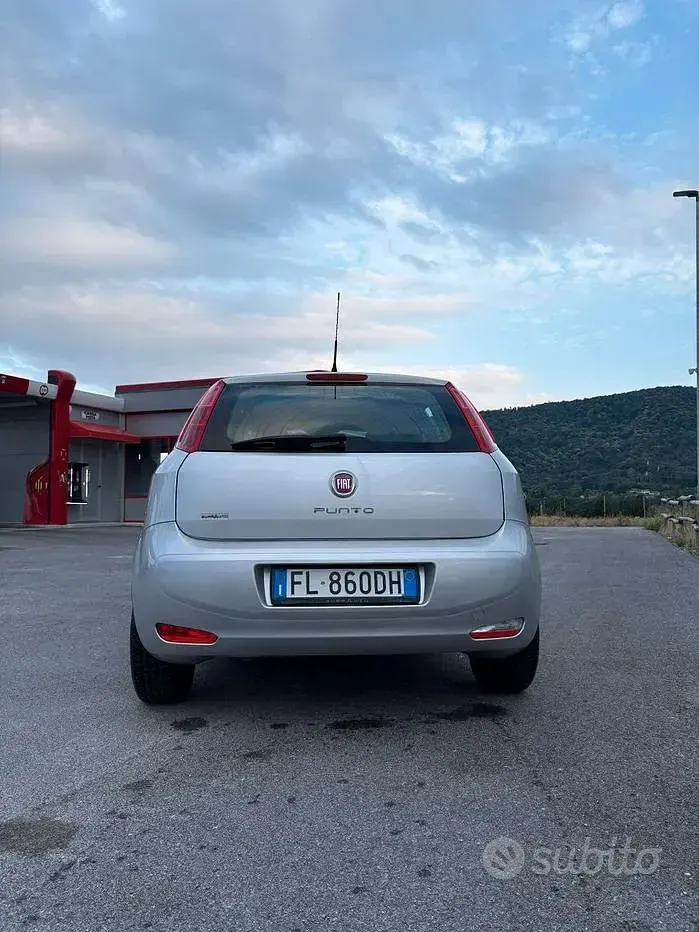Usata Fiat Grande Punto 69 CV (50 kW) 2017 Grigio Utilitaria