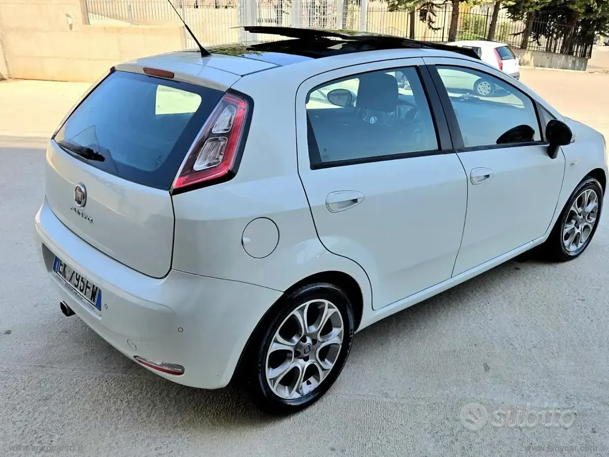 Usata Fiat Punto Lounge 95 CV (69 kW) 2012 Bianco Utilitaria