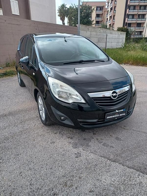 Usata Opel Meriva Cosmo 95 CV (69 kW) 2011 Nero Monovolume