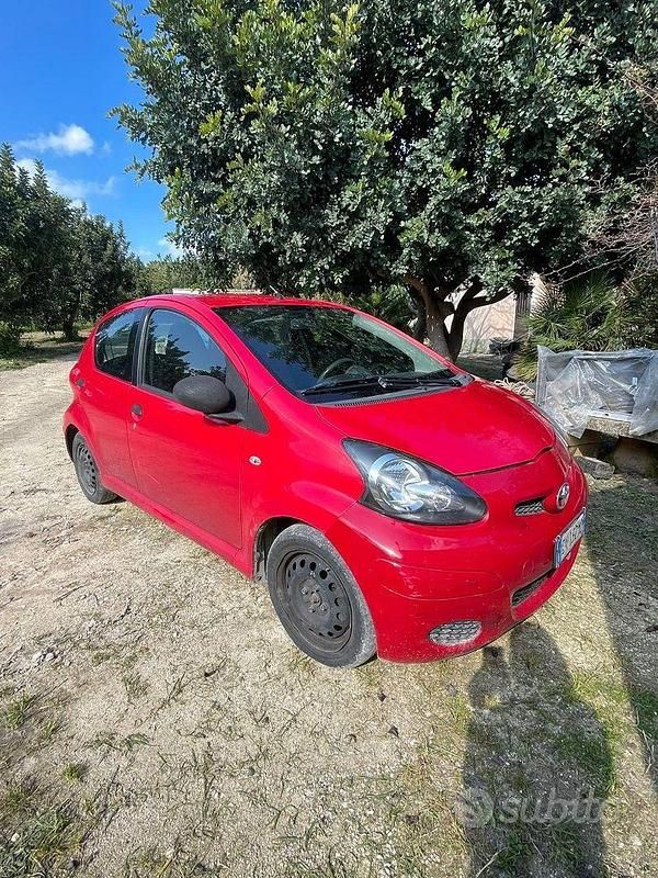Usata Toyota Aygo 2009 Rosso Utilitaria