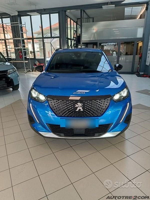Usata Peugeot 2008 Allure 131 CV (96 kW) 2023 Blu SUV