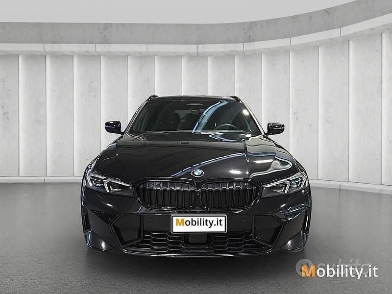 Usata BMW 320 M Sport 190 CV (139 kW) 2024 Black sapphire metallizzato Station wagon