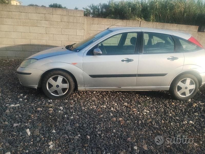 Usata Ford Focus 100 CV (73 kW) 2004 Grigio Berlina