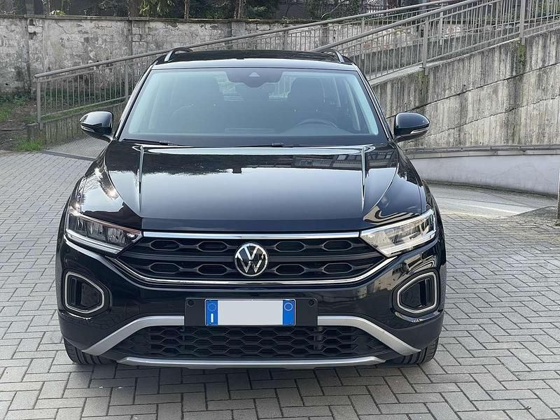 Usata VW T-Roc Life 110 CV (80 kW) 2022 Deep black perlato SUV