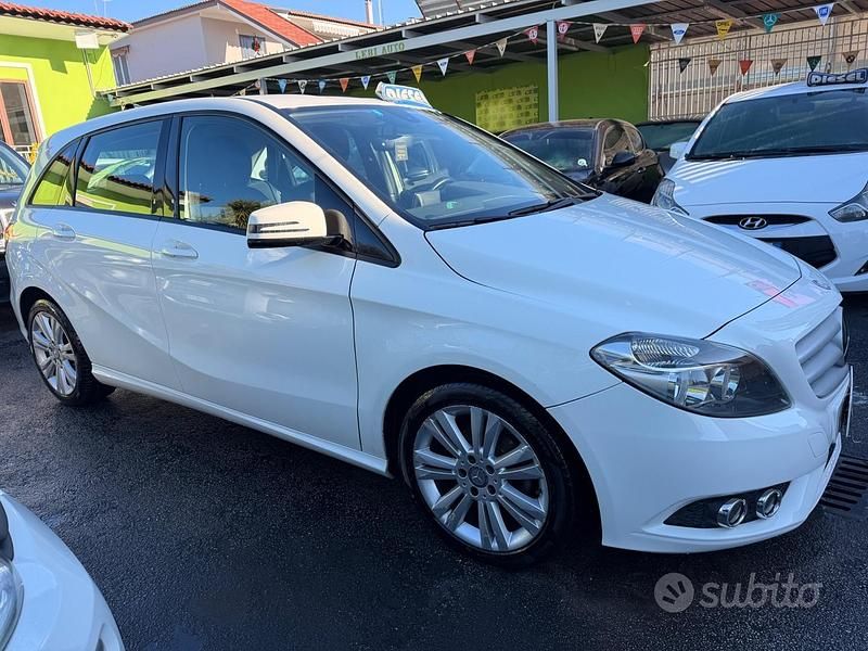 Usata Mercedes B180 Premium 108 CV (79 kW) 2013 Bianco Monovolume