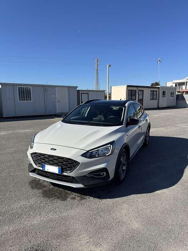 Begagnad Ford Focus Active 120 HK (88 kW) 2020 Beige Sedan