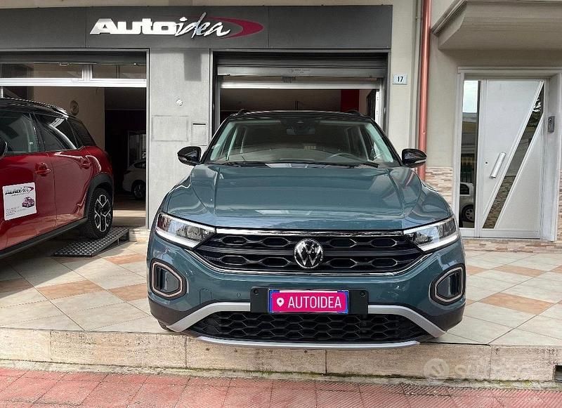 Usata VW T-Roc Life 116 CV (85 kW) 2022 Blu SUV
