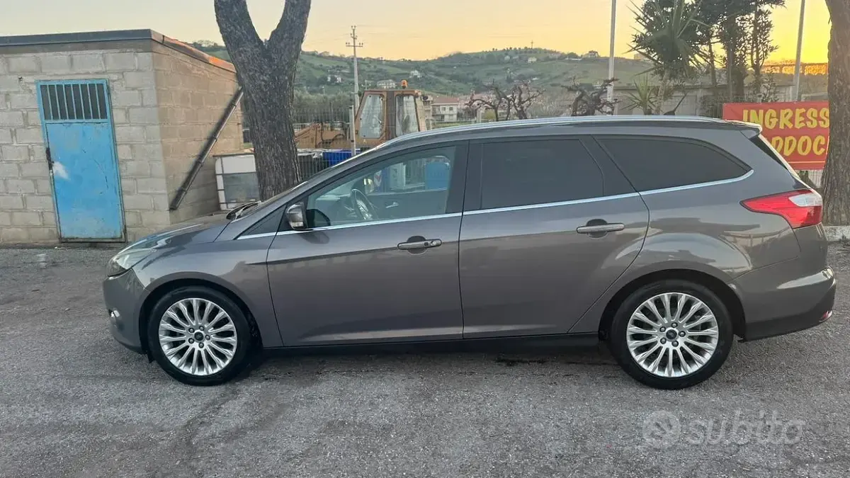 Usata Ford Focus Titanium 115 CV (84 kW) 2011 Grigio Station wagon
