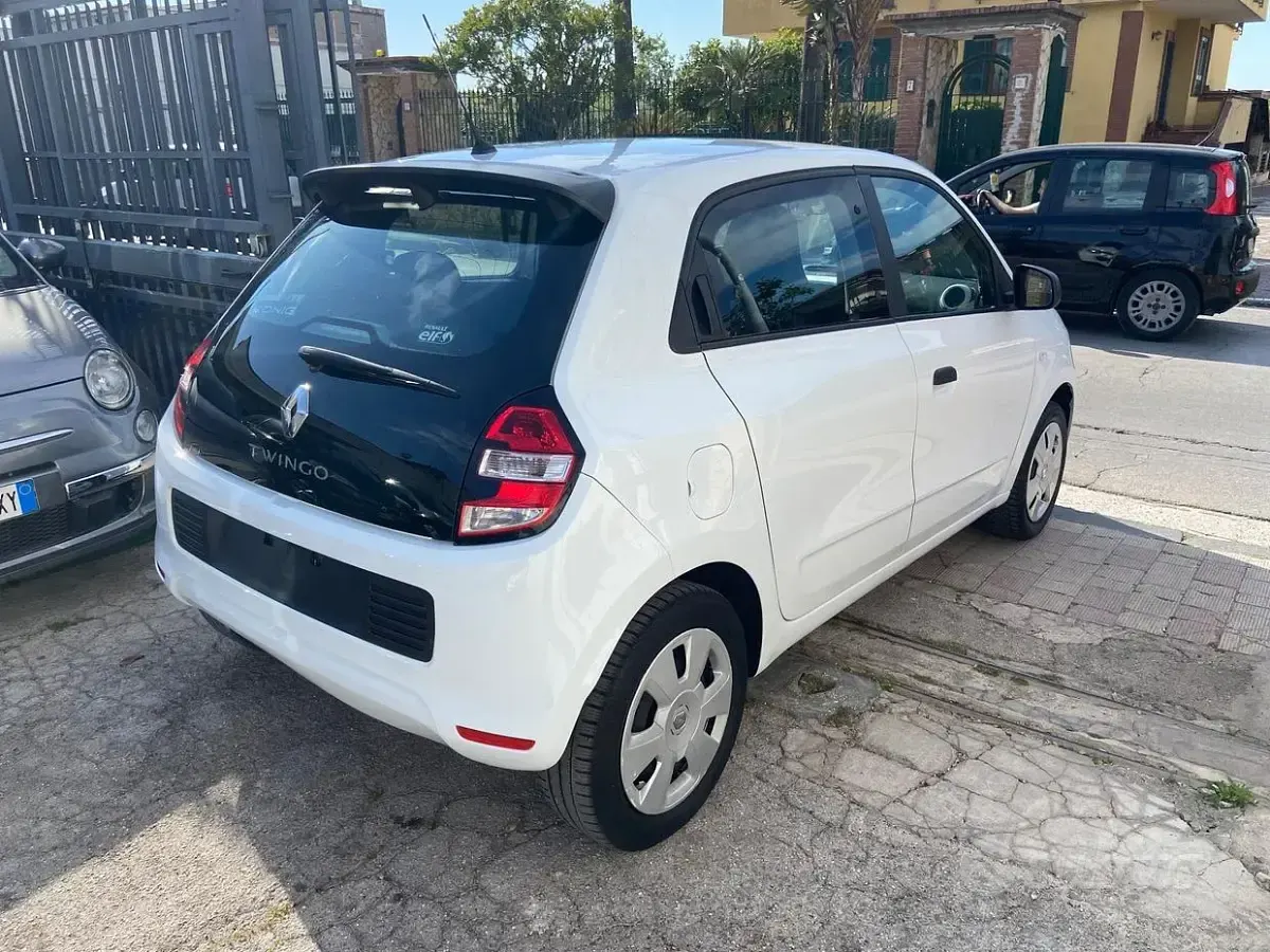 Gebraucht Renault Twingo Life 69 PS (50 kW) 2018 Weiß Kleinwagen