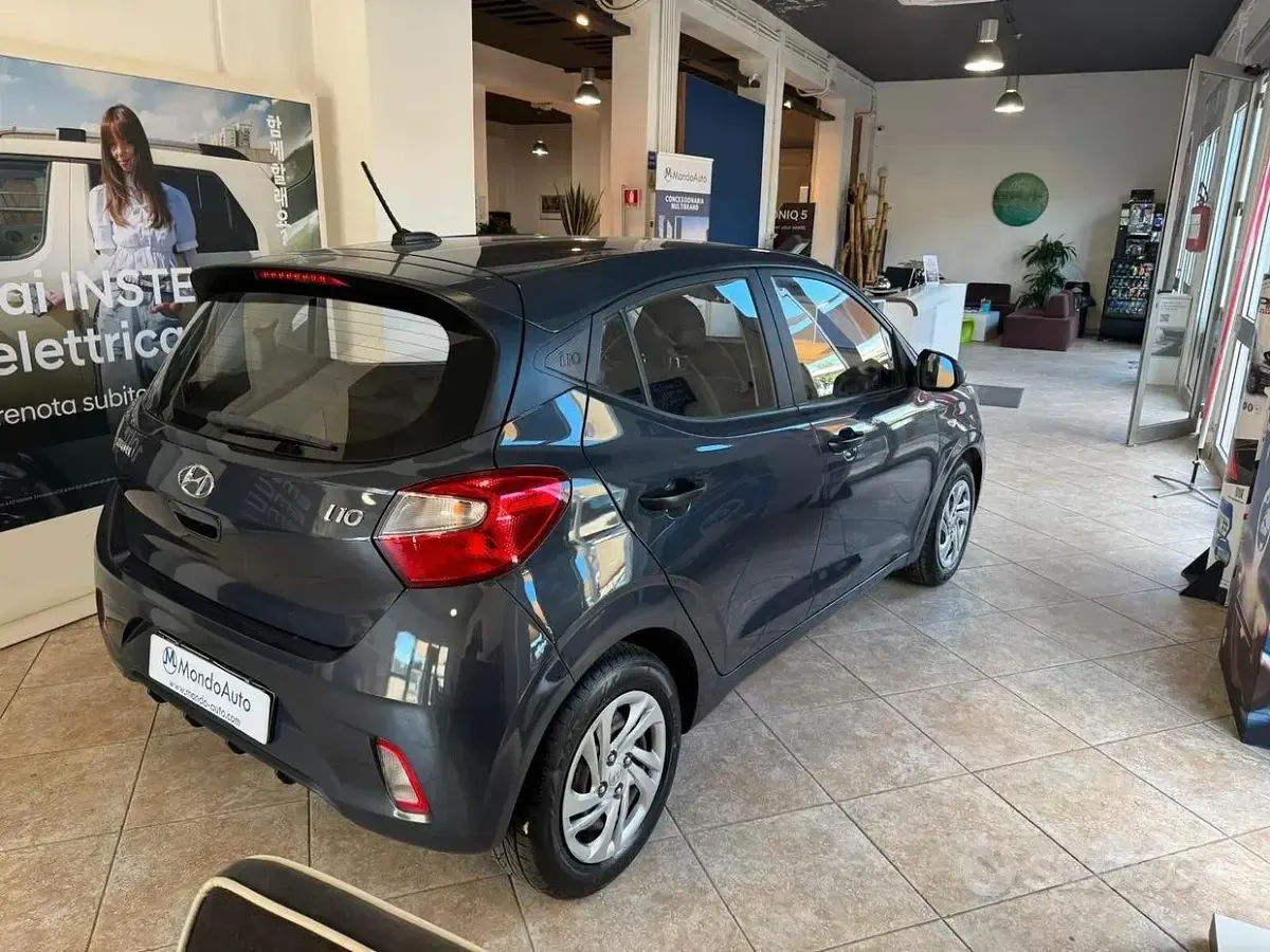 Usata Hyundai i10 Advanced 67 CV (49 kW) 2023 Grigio Utilitaria