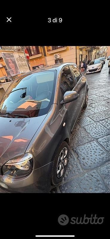 Usado Renault Twingo 69 CV (50 kW) 2019 Gris Utilitario