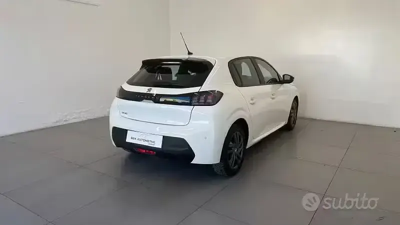 Usata Peugeot 208 Allure 102 CV (75 kW) 2022 Bianco Utilitaria