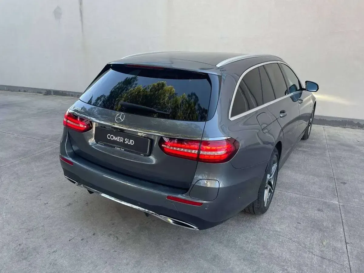 Usata Mercedes E300 Premium 194 CV (142 kW) 2021 Grigio selenite metallizzato Station wagon