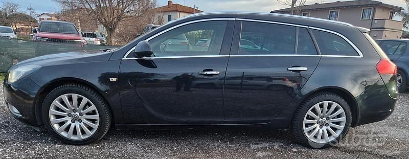 Usata Opel Insignia Cosmo 160 CV (117 kW) 2011 Nero Station wagon