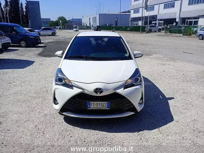 Usata Toyota Yaris Active 72 CV (52 kW) 2019 Bianco Berlina