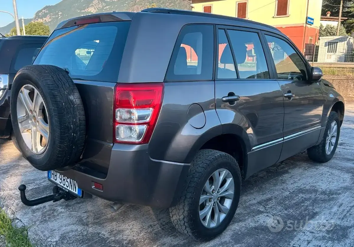 Usata Suzuki Grand Vitara 129 CV (94 kW) 2013 Grigio SUV