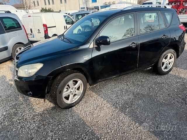Grigio Usata 2008 Toyota RAV4 Luxury SUV | 3900 € (Buon prezzo) - Immagine 1/4