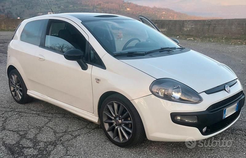 Usata Fiat Grande Punto Sport 90 CV (66 kW) 2010 Bianco Utilitaria
