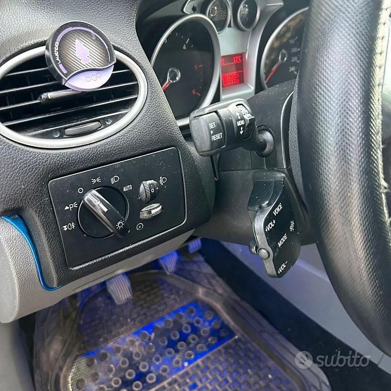 Usata Ford Focus 110 CV (80 kW) 2009 Nero Berlina