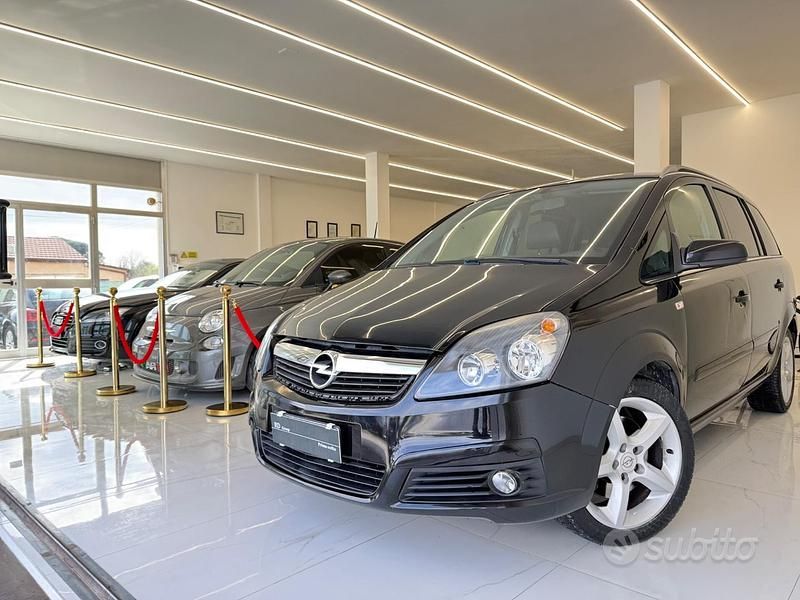 Usata Opel Zafira Cosmo 120 CV (88 kW) 2006 Nero Monovolume