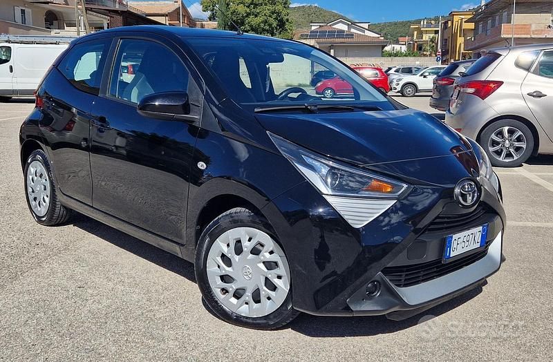 Nero Usata 2021 Toyota Aygo Connect Style Due volumi | 10.700 € (Buon prezzo) - Immagine 1/4