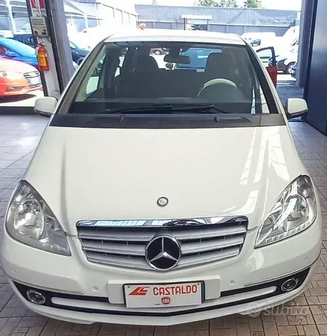Usata Mercedes A160 82 CV (60 kW) 2011 Bianco Utilitaria