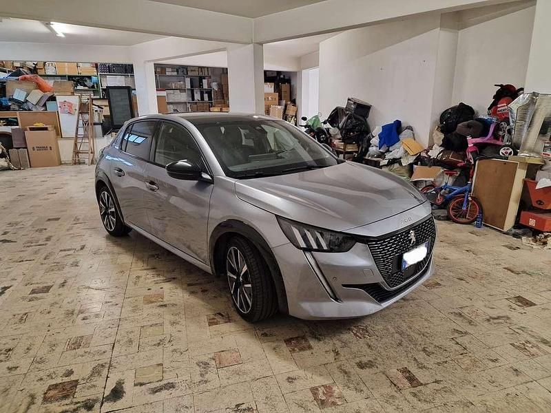 Usata Peugeot 208 GT-line 101 CV (74 kW) 2020 Utilitaria