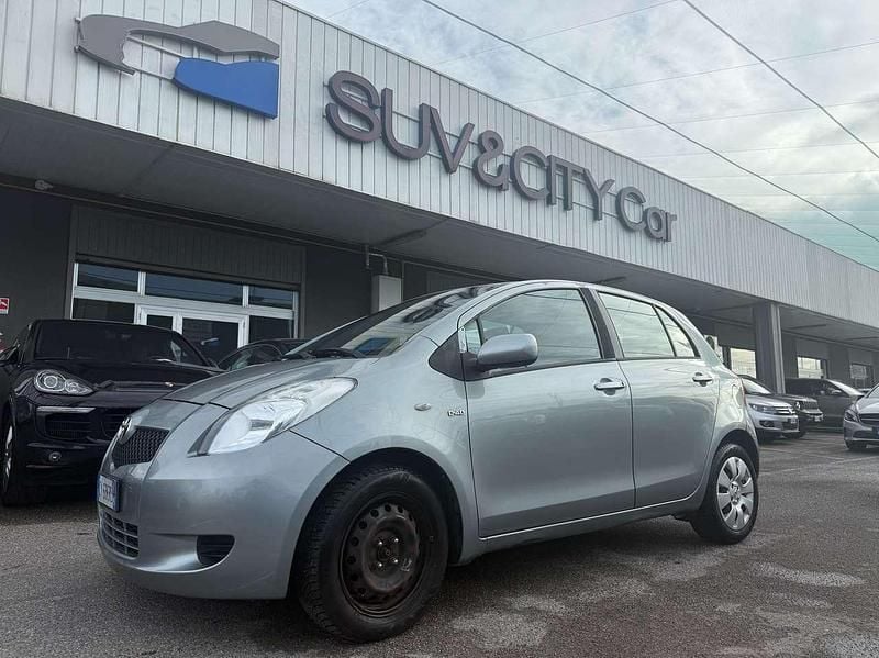 Grigio Usata 2006 Toyota Yaris Sol Due volumi | 3900 € (Buon prezzo) - Immagine 1/4
