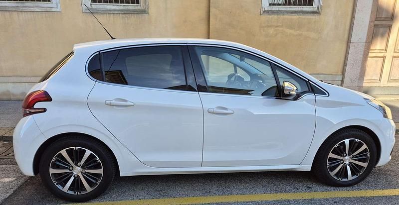 Usata Peugeot 208 Allure 110 CV (80 kW) 2018 Bianco Utilitaria