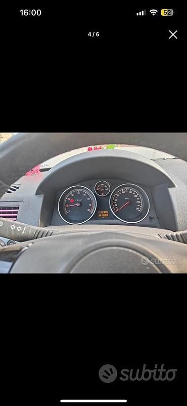 Usata Opel Astra 101 CV (74 kW) 2010 Nero Berlina