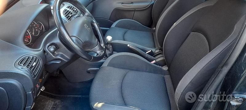 Usata Peugeot 206 88 CV (64 kW) 2005 Nero Berlina